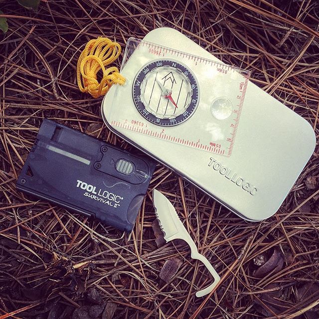 The survival card that can help with all you need while fitting in your wallet!!
#toollogic #survival #card #combo #tin #cx33 #knife #compass